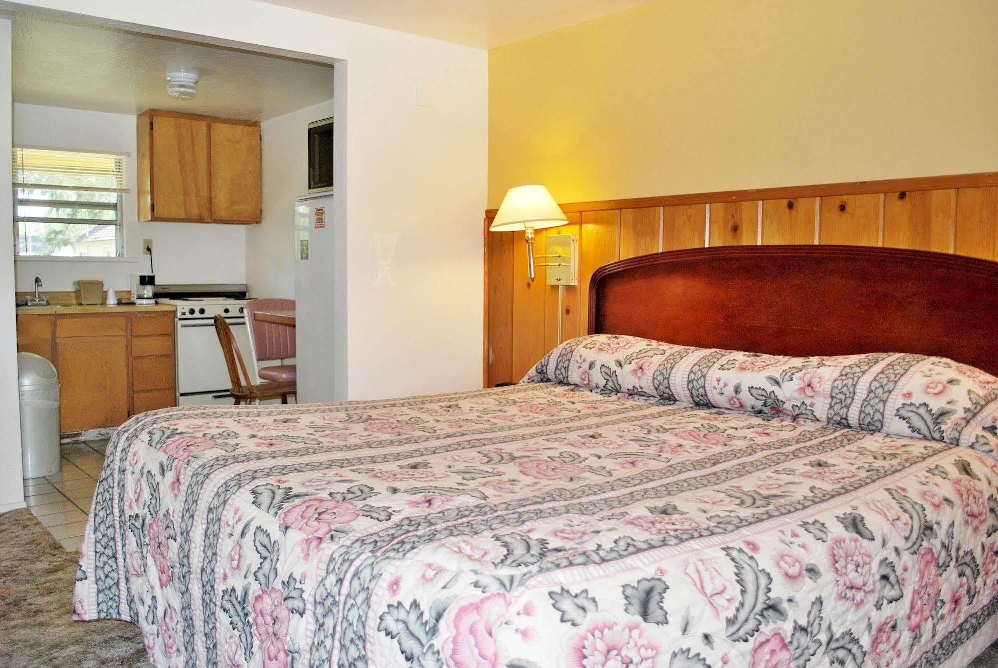 Oregon Motel 8 And Rv Park Klamath Falls Bagian luar foto