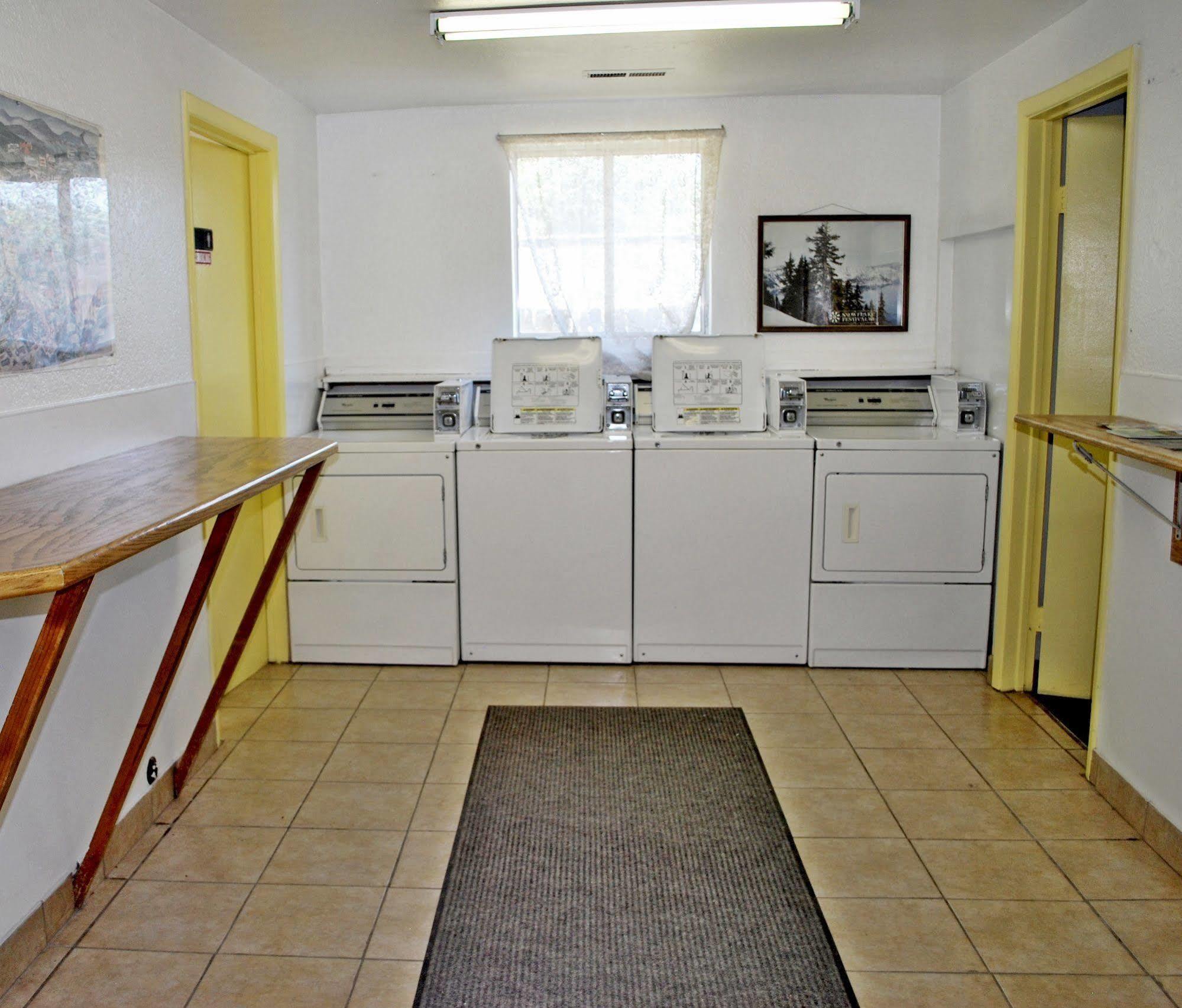 Oregon Motel 8 And Rv Park Klamath Falls Bagian luar foto