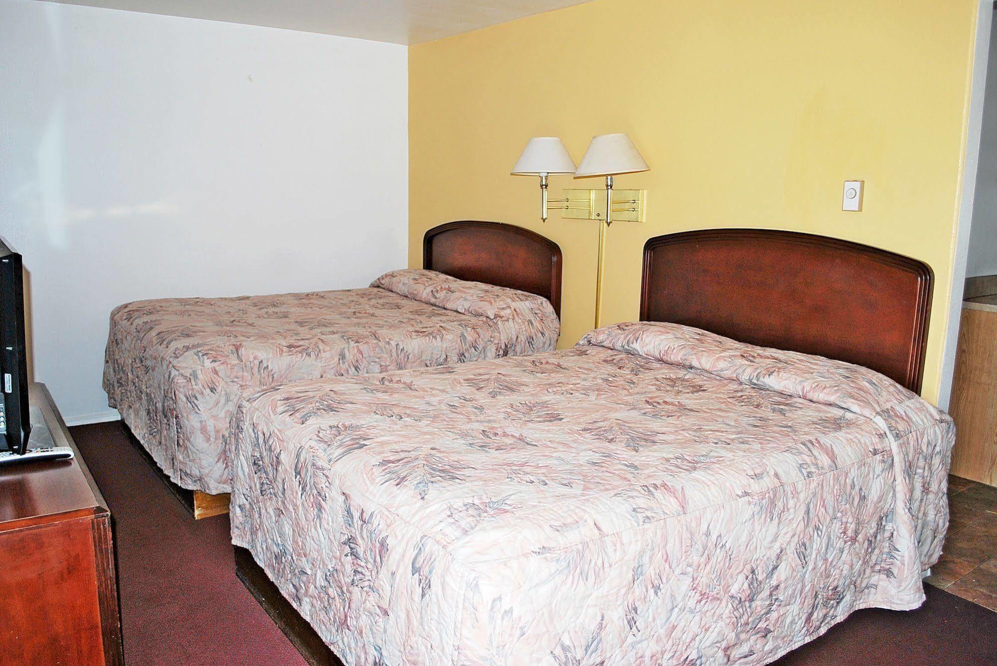 Oregon Motel 8 And Rv Park Klamath Falls Bagian luar foto