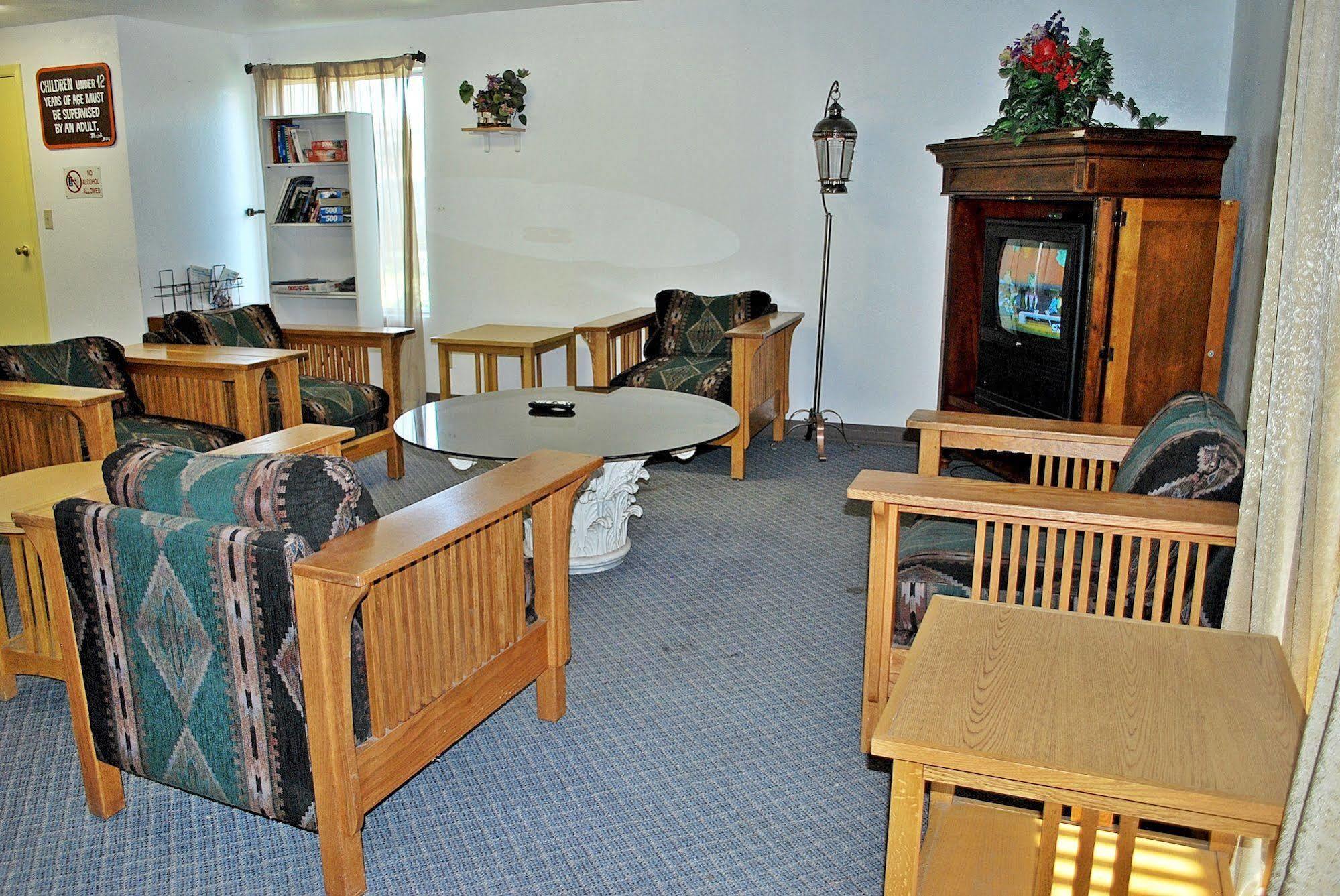 Oregon Motel 8 And Rv Park Klamath Falls Bagian luar foto